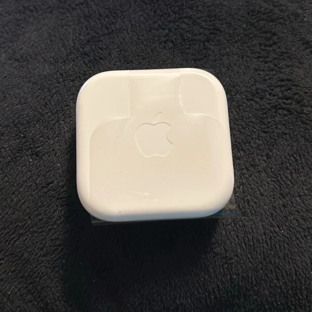 Authentic Apple Earbuds Wired with 3.5mm plug NEW